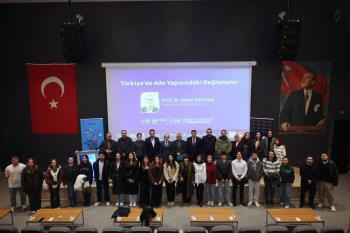 Üniversitemizde “Türkiye’de Aile Yapısındaki Değişmeler” Konulu Konferans Düzenlendi